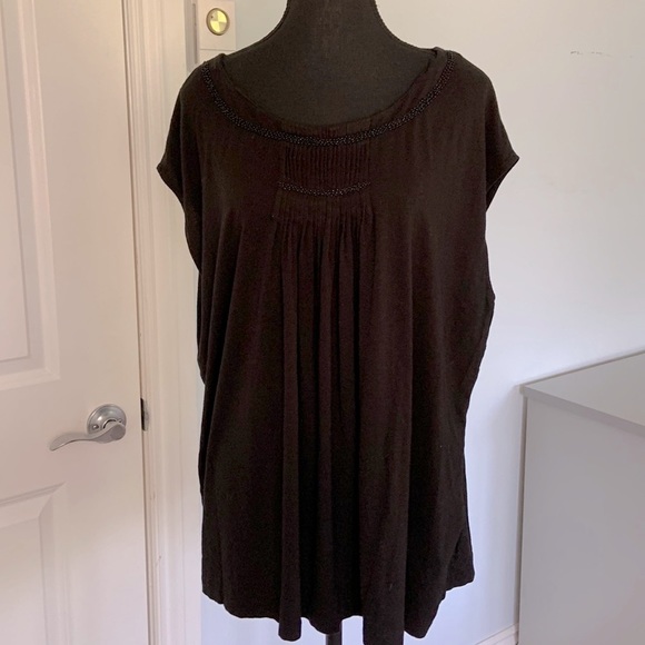 JONES NEW YORK BLACK SLEEVELESS TOP WITH BEADING & PLEATING DETAIL / PLUS 2X - Picture 2 of 4